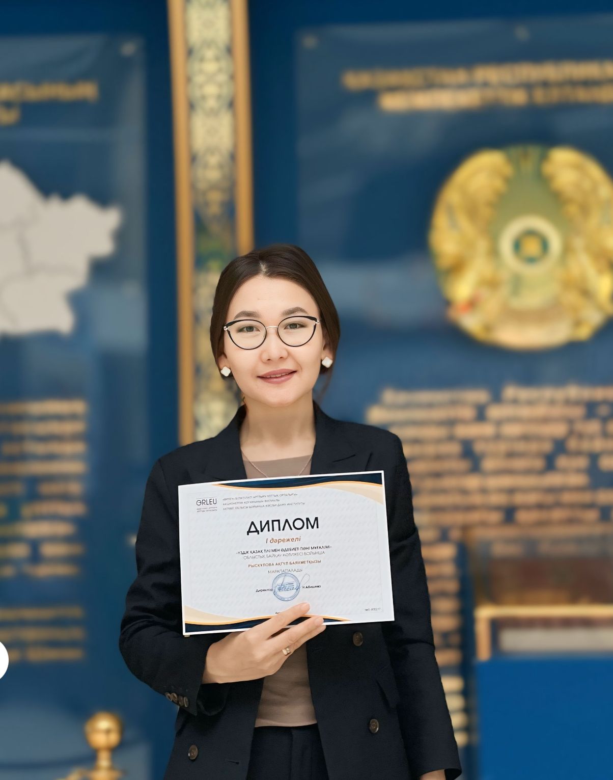 ҮЗДІК ҚАЗАҚ ТІЛІ МЕН ӘДЕБИЕТІ ПӘНІ МҰҒАЛІМІ